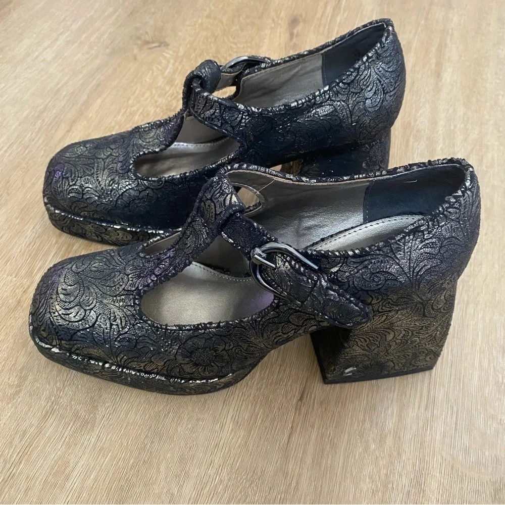 Circus NY Kay Mary Janes Metallic  Pumps Silver and Black size 8